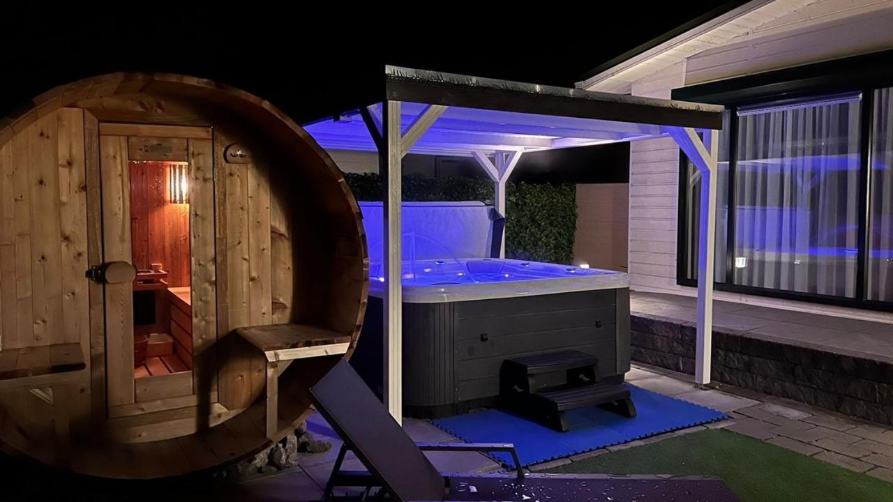 Buutengeweun, Met Luxe Jacuzzi En Tonsauna * Sint Annaland