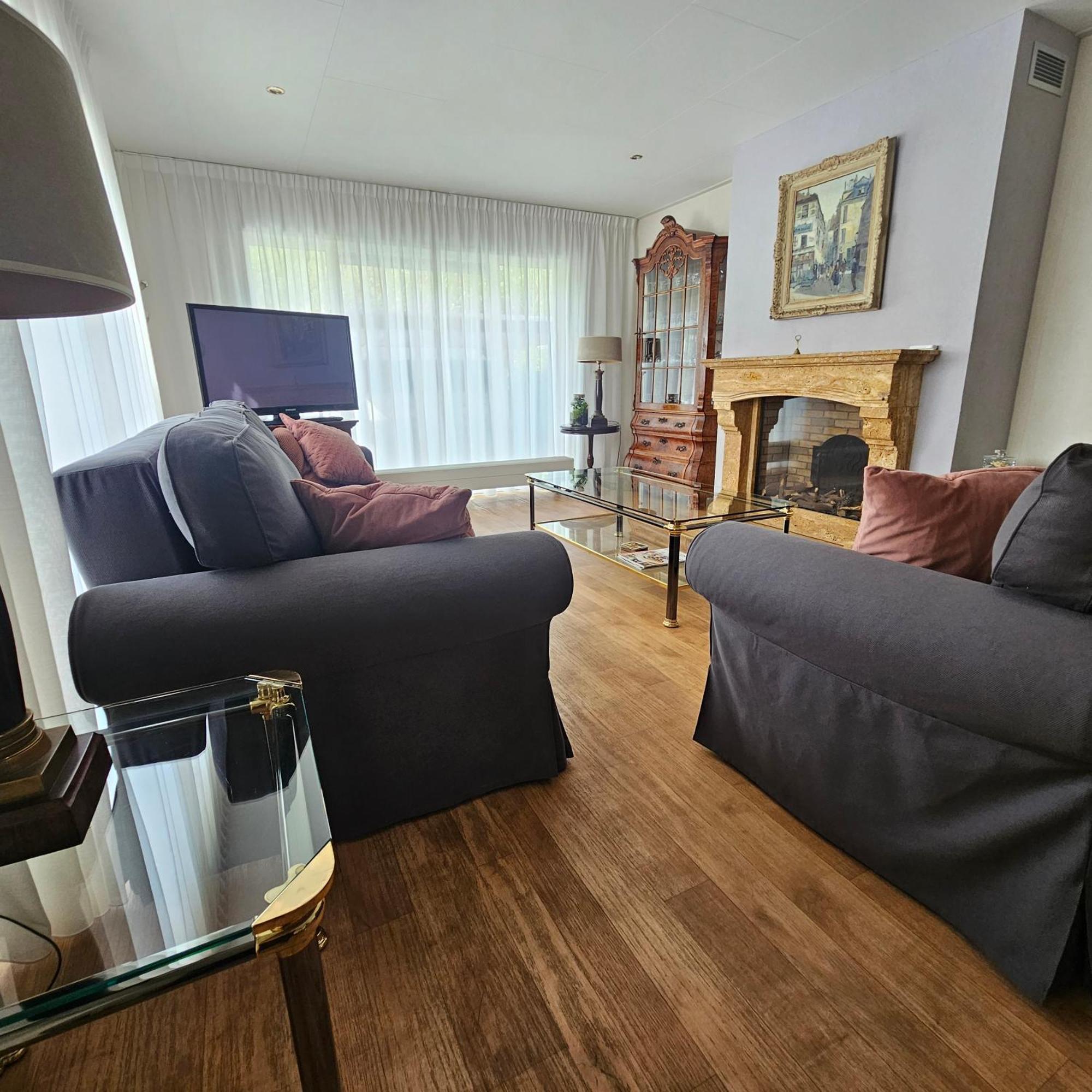 Buutengeweun, Met Luxe Jacuzzi En Tonsauna Chalet Sint Annaland